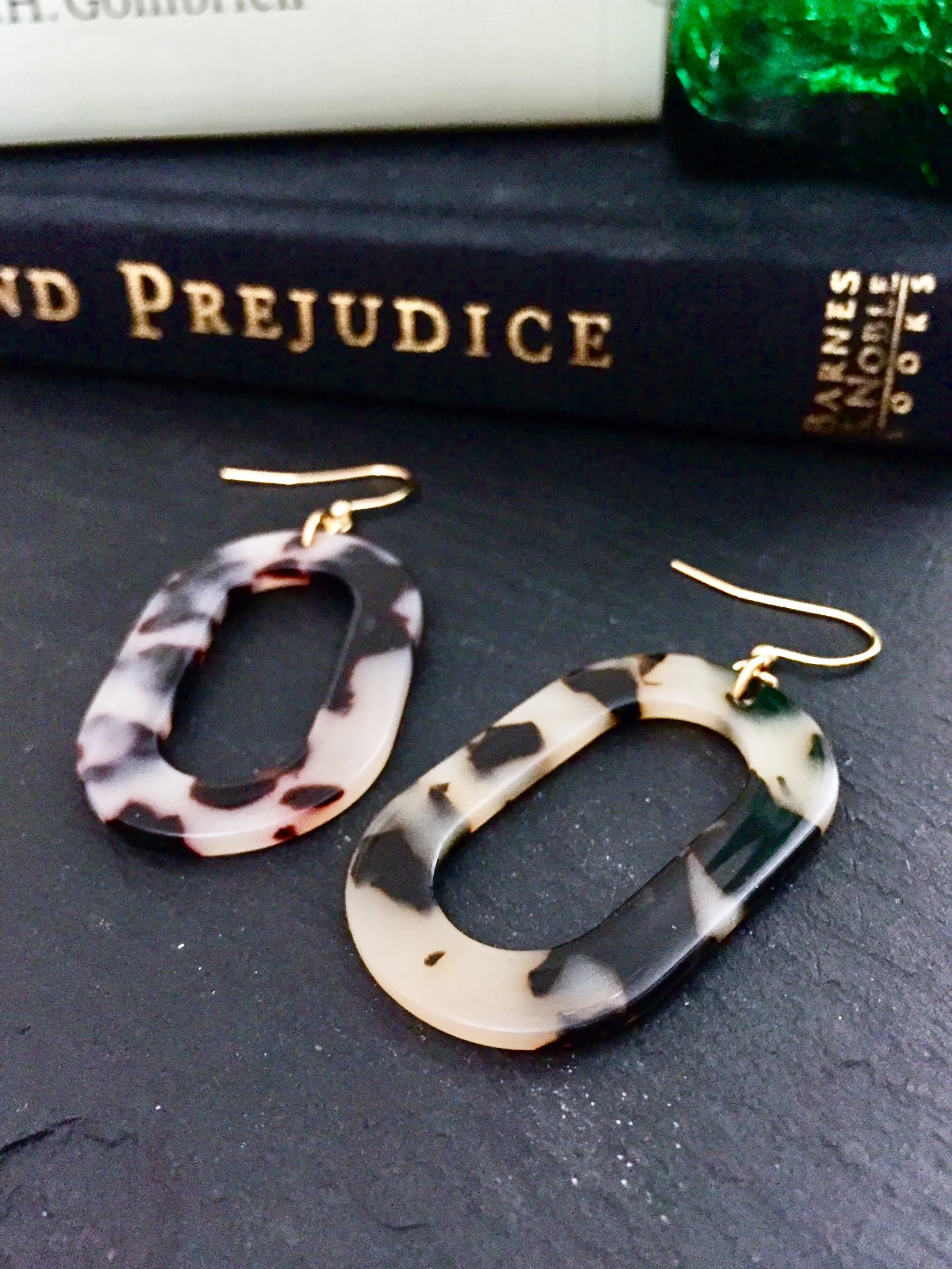 Tortoise oval earring.jpg