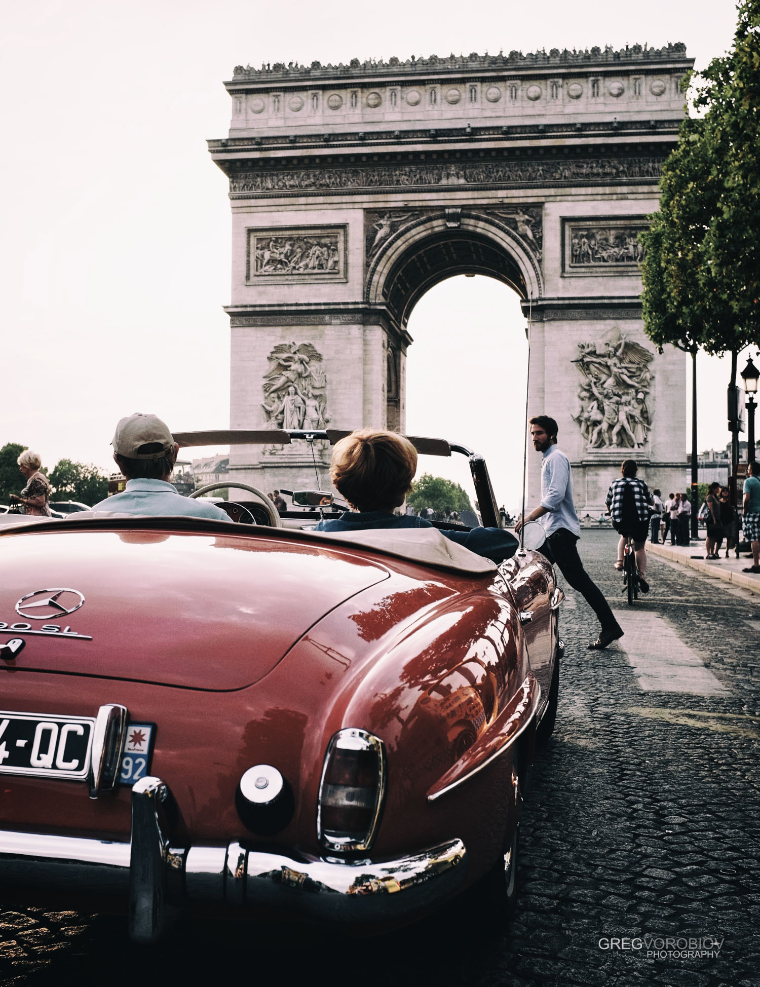 mercedes_benz_champs_elysees_paris_by_greg_vorobiov-1.jpg