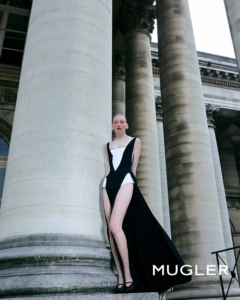 KARENROZE_MUGLER_SS25_PALAIS_LOOK-7_0165-WEB.jpg