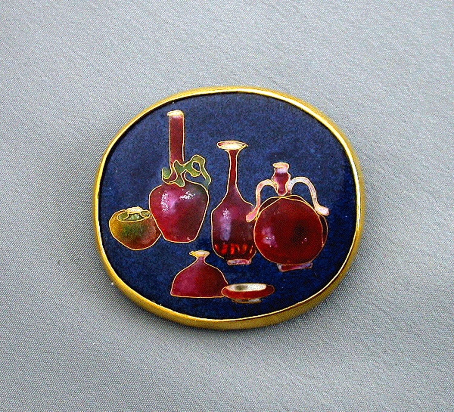 Chinese Pots, pendant/brooch. Gold, silver, enamel. 3.3 x 4.2 cm. $2500