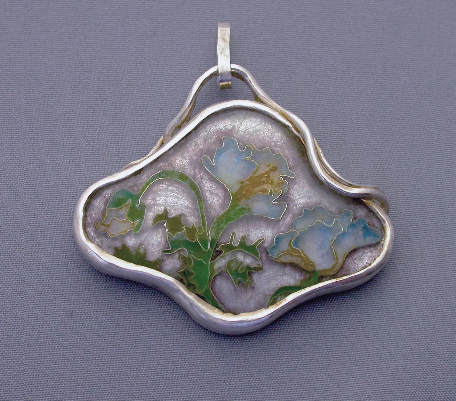 Art Nouveau Flowers, pendant. Silver, enamel. 3.5 x 4 cm. NFS