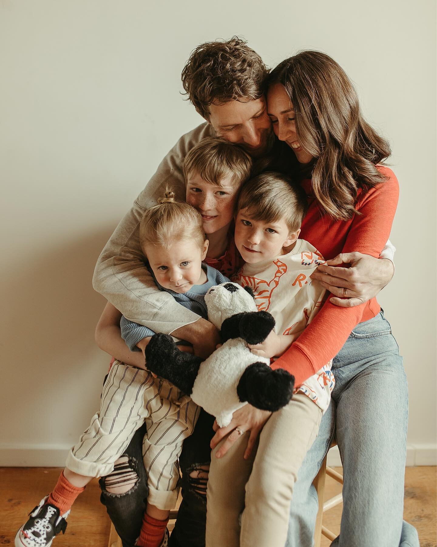 spent a cozy afternoon in the studio with the Janzen&rsquo;s on Friday! their session was filled with so much warmth, tickles and cuddle puddles🤎