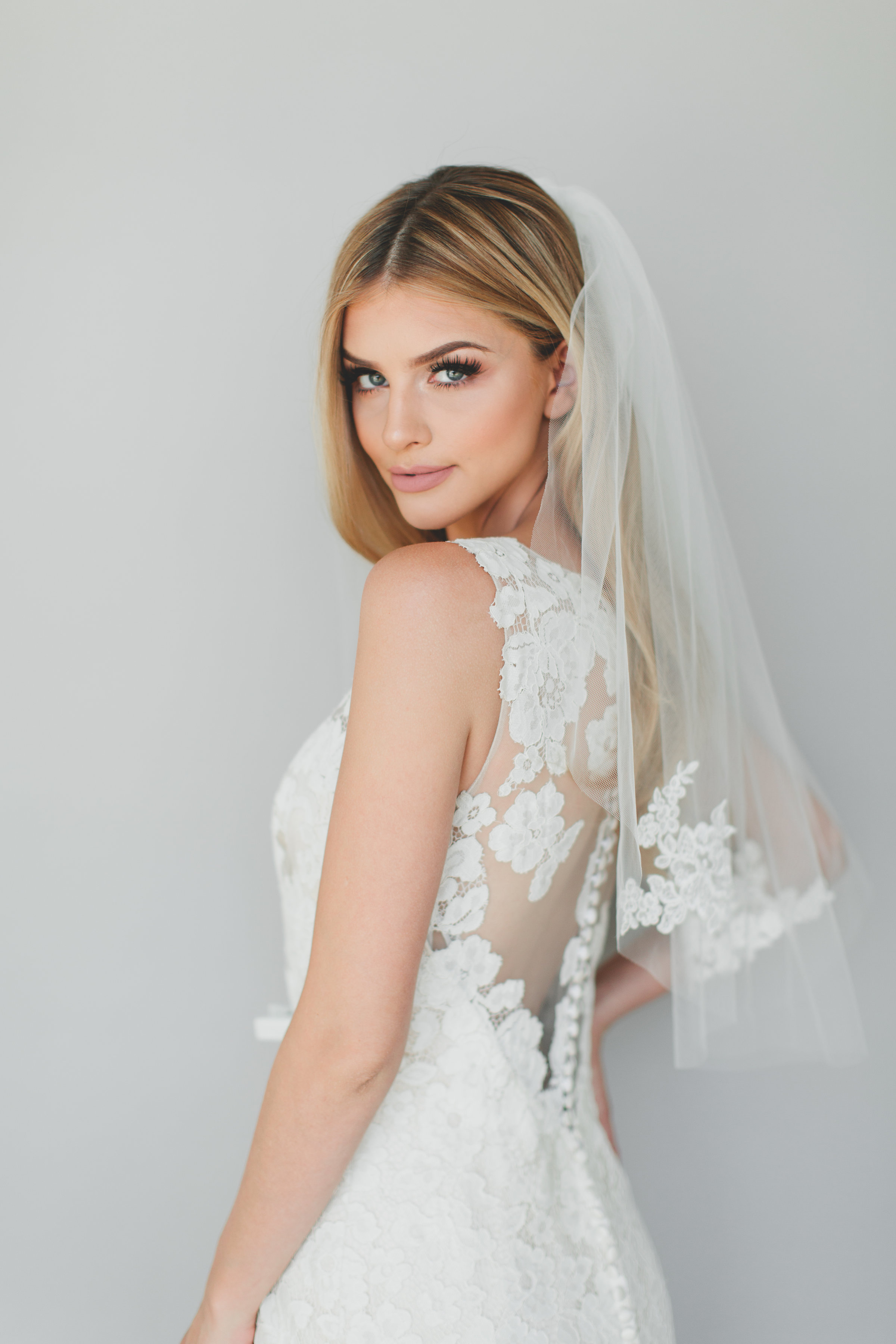 Single Layer Ivory Appliqué Lace Veil #1520