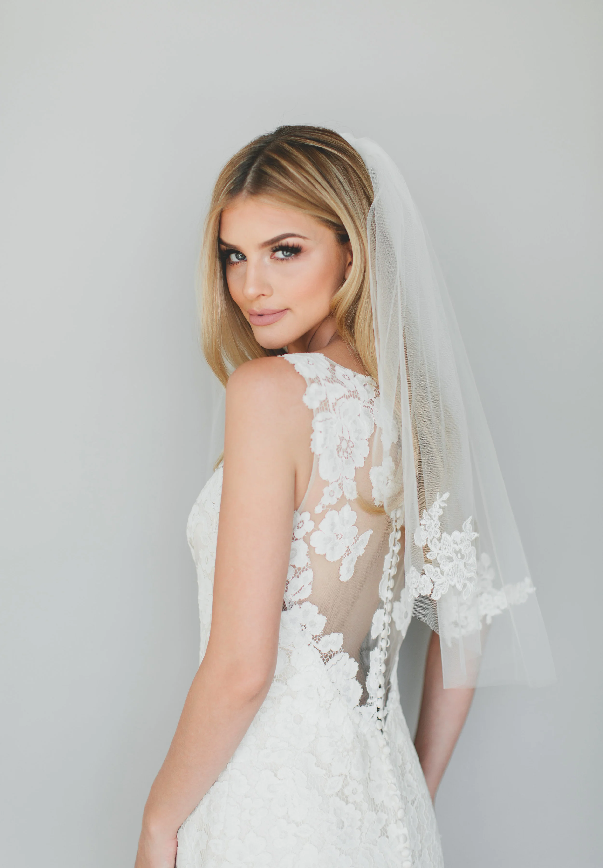 Single Layer Ivory Appliqué Lace Veil #1520