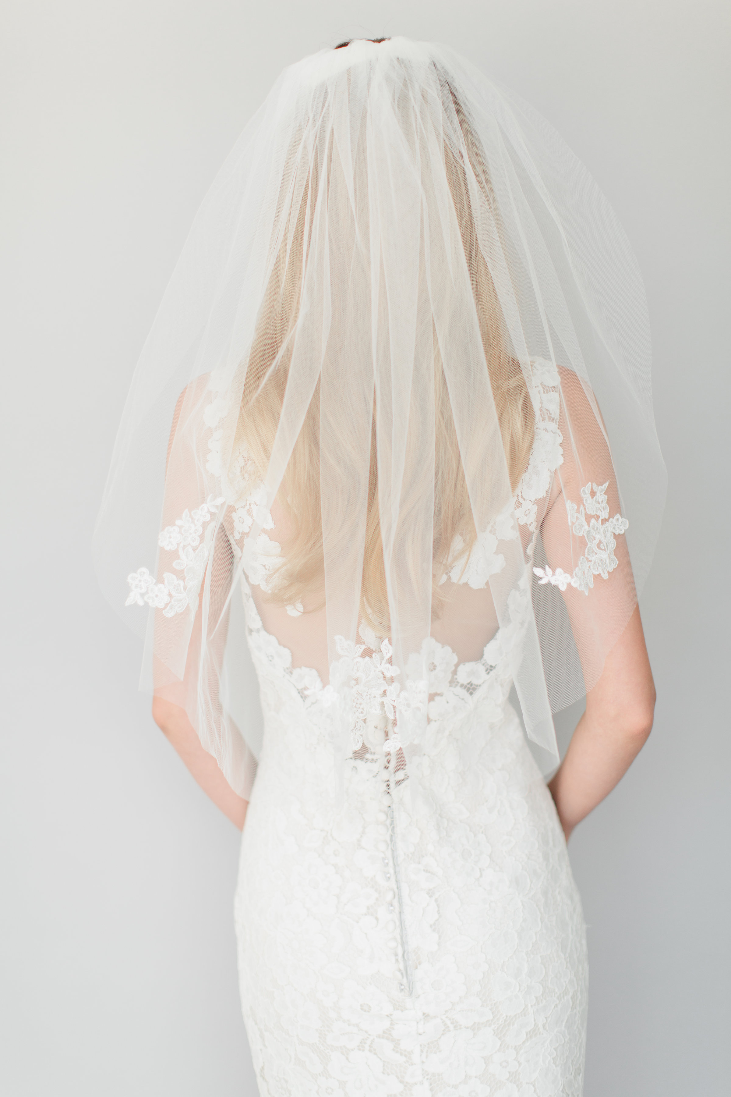 Single Layer Ivory Appliqué Lace Veil #1520