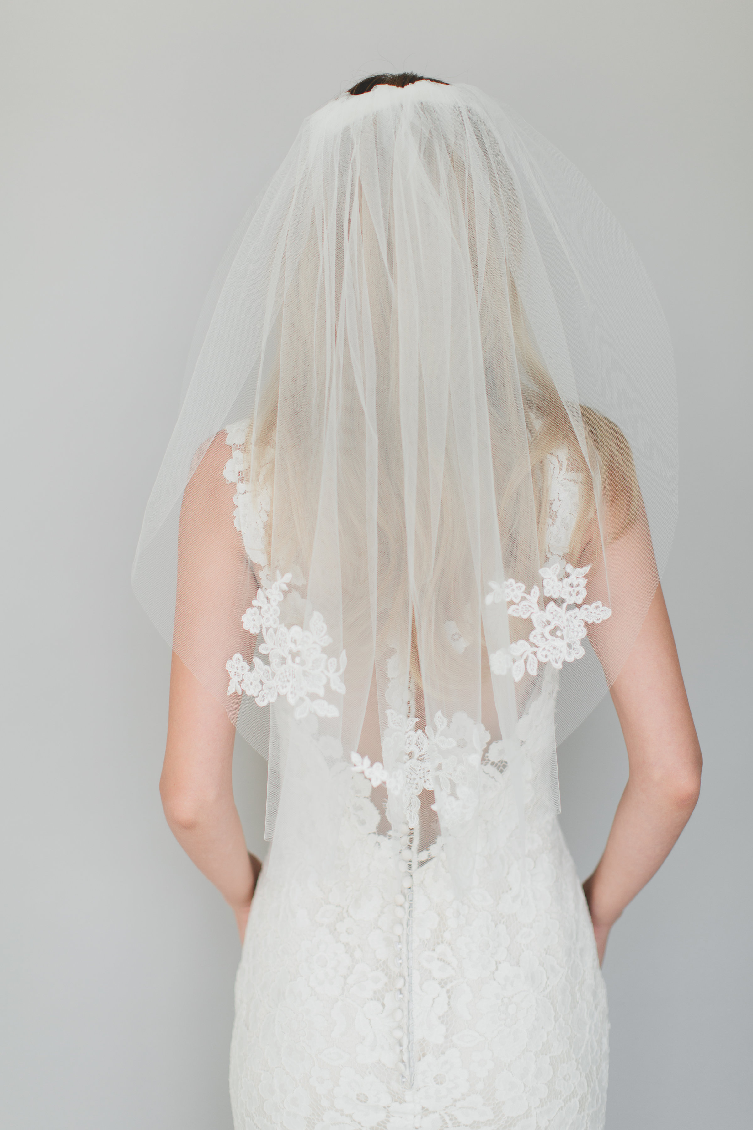 Single Layer Ivory Appliqué Lace Veil #1520