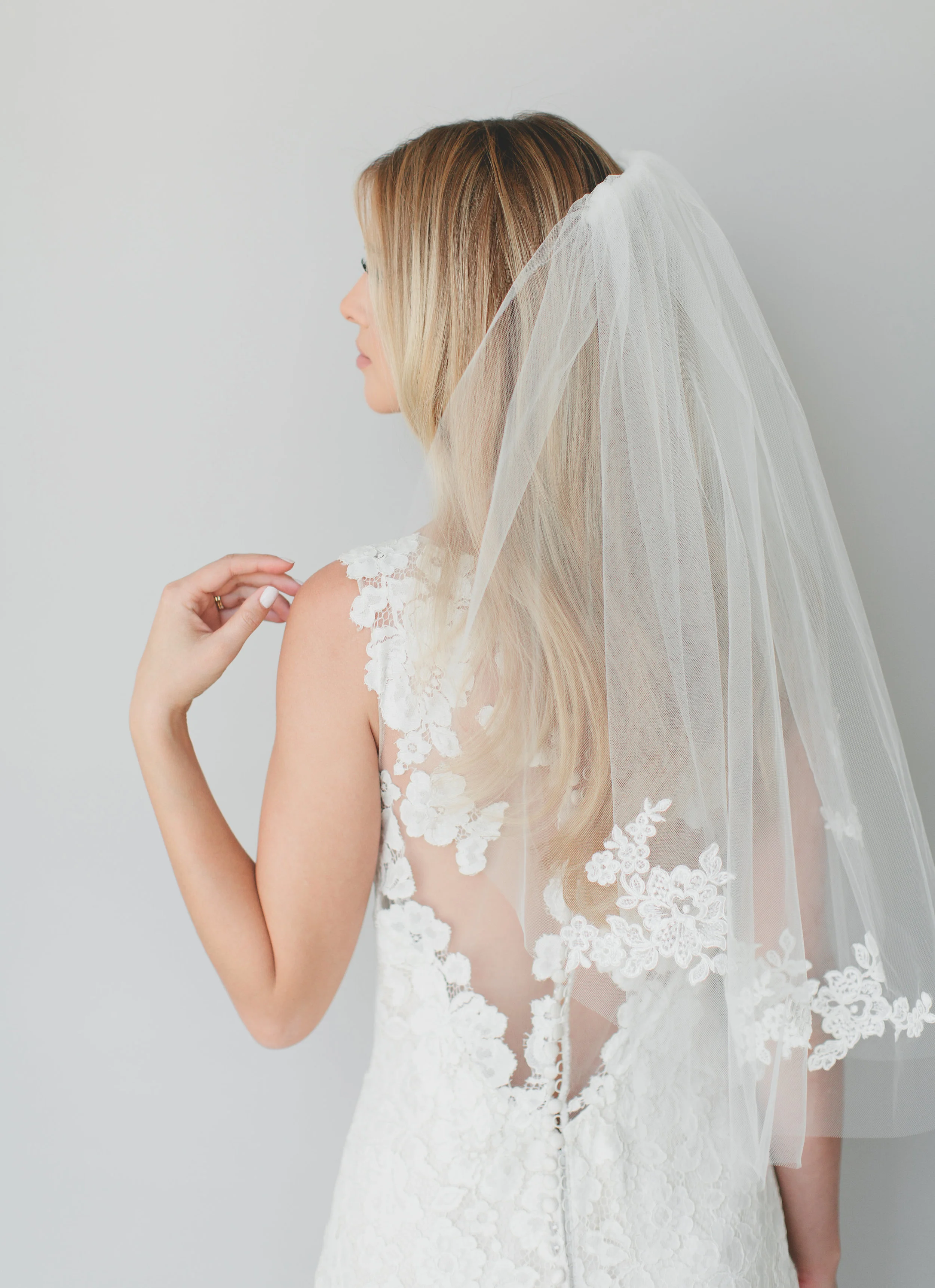 Single Layer Ivory Appliqué Lace Veil #1520