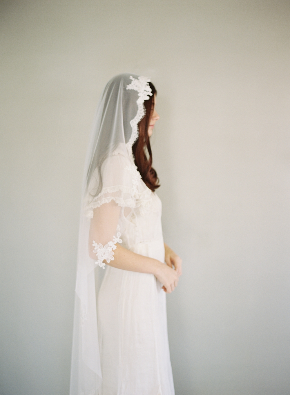 Lace Elbow Wedding Veil 30'', Elbow Length Veil With Trim, Light Ivory Veil,  Short Veil Lace Bridal Veil Waist Length Veil Alencon Lace Veil 