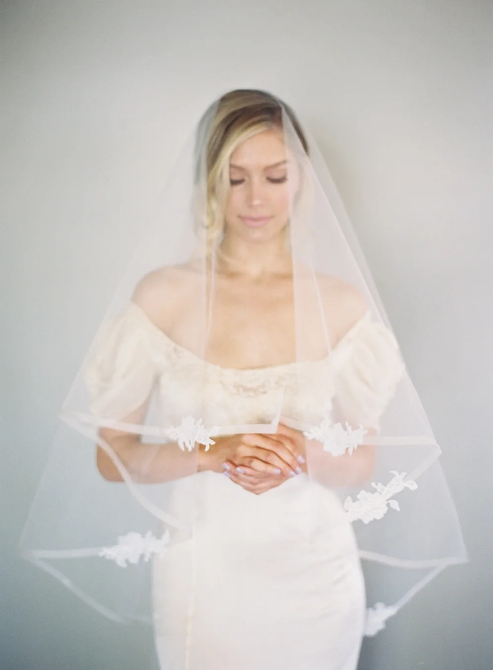 Fingertip Horsehair Veil with Lace Applique' #1629