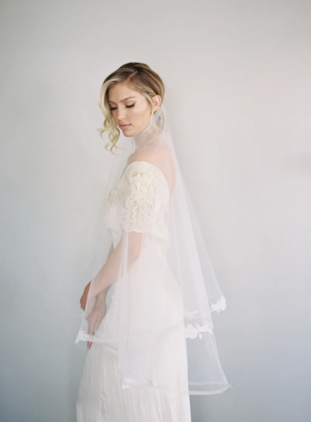Fingertip Horsehair Veil with Lace Applique' #1629