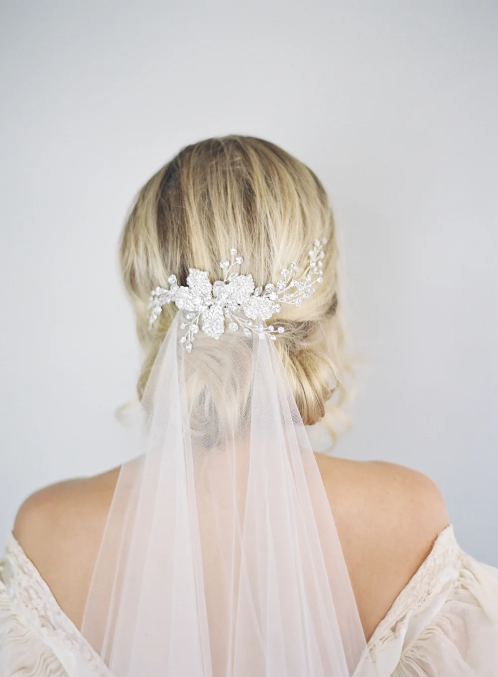Fingertip Horsehair Veil with Lace Applique' #1629