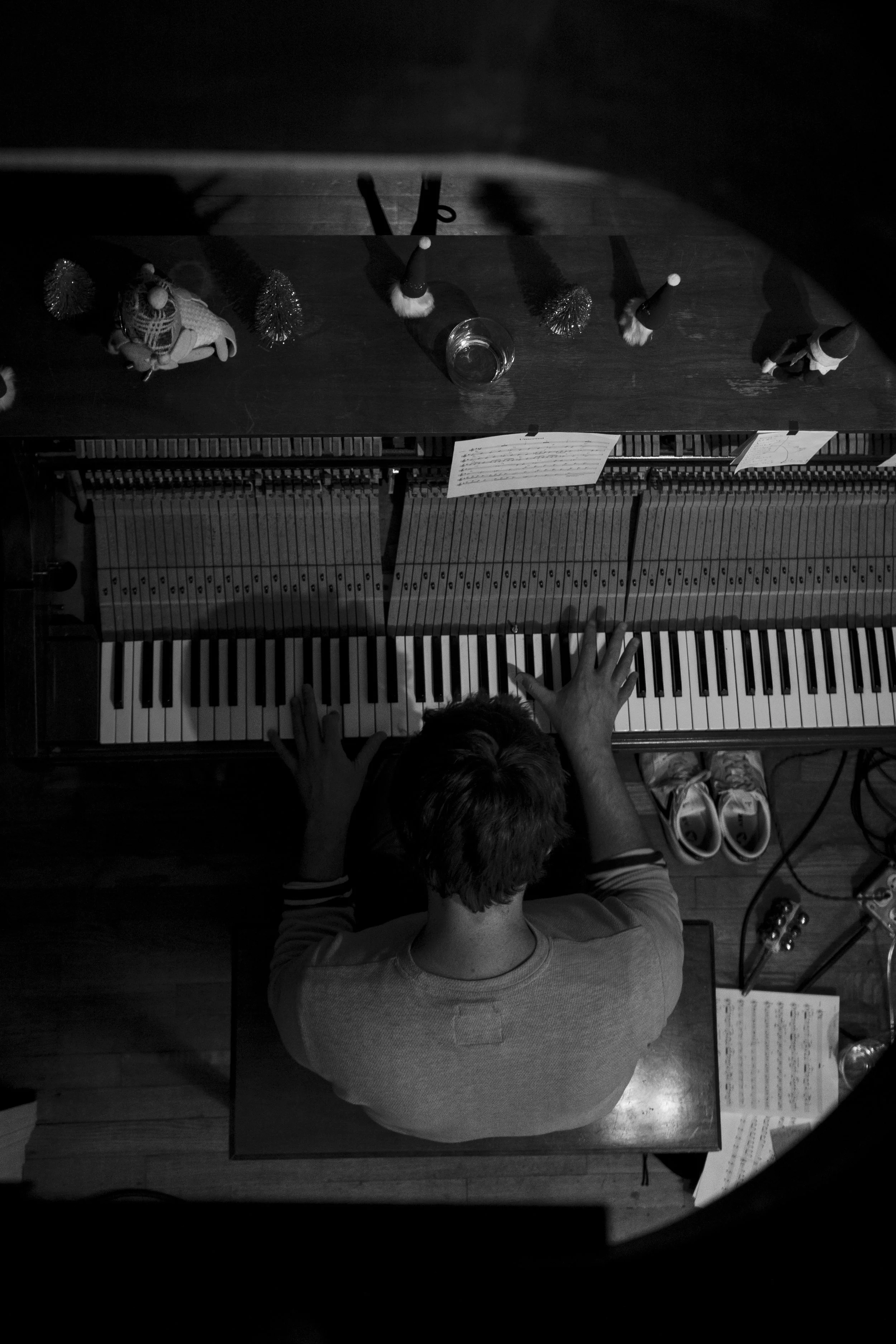 Amos at Piano_2(c)Carson Ford.jpg