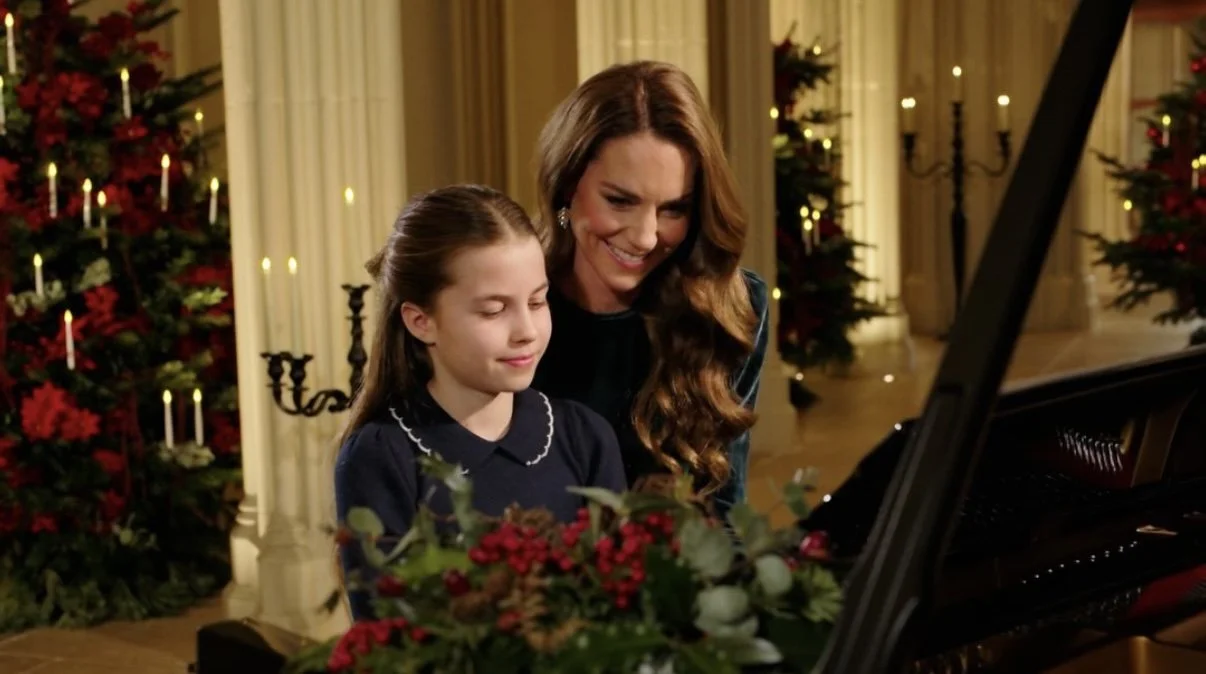 ITV 1 - ROYALCAROLS : TOGETHER AT CHRISTMAS OPENING SEQUENCE FILMED AT WINDSOR CASTLE