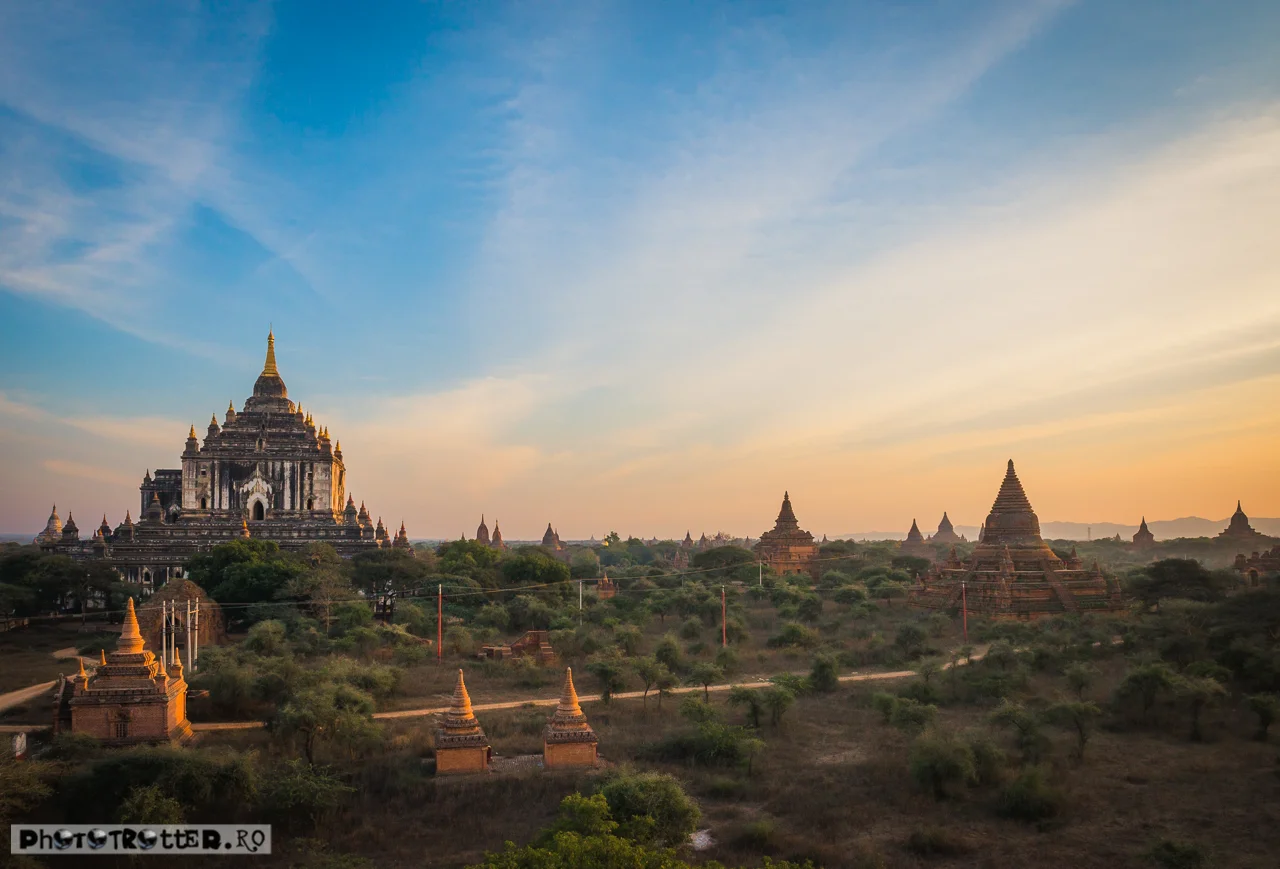 Temple pe câmpia Bagan