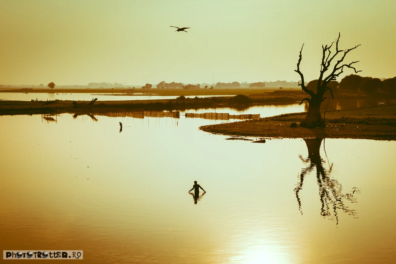 Apus pe lacul Taungthaman, lângă Mandalay