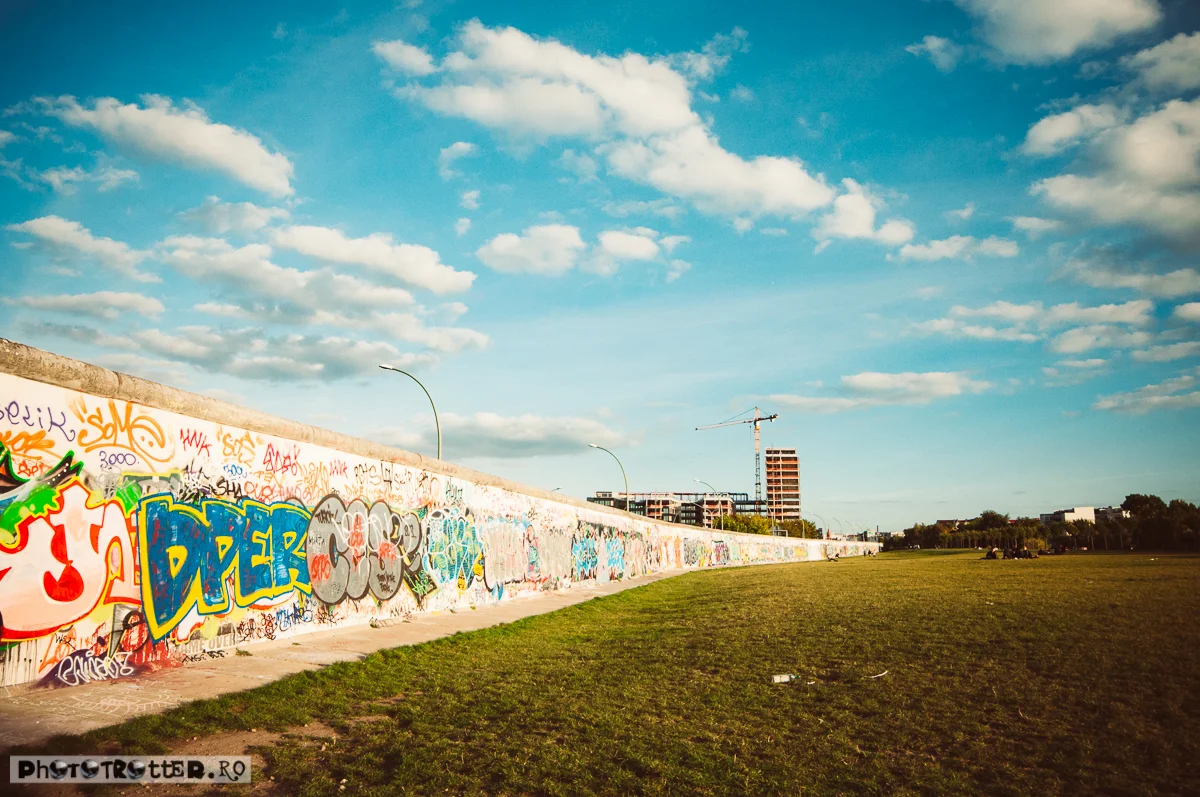 east-side-gallery-berlin-1.jpg