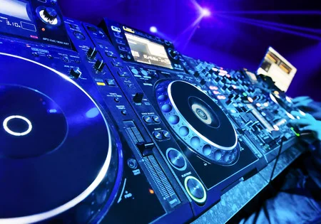 CDJ SET UP IN A NIGHTCLUB - 450 Height x 315 Width.jpg