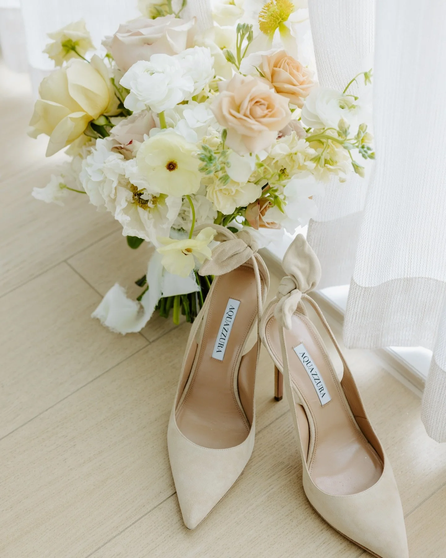 Soft florals, romantic candlelight, elegant tablescapes, and a waterfront backdrop that never disappoints. Every detail came together exactly as it should.

Regina and Michael were based in Vancouver during the entire planning process, so we handled 