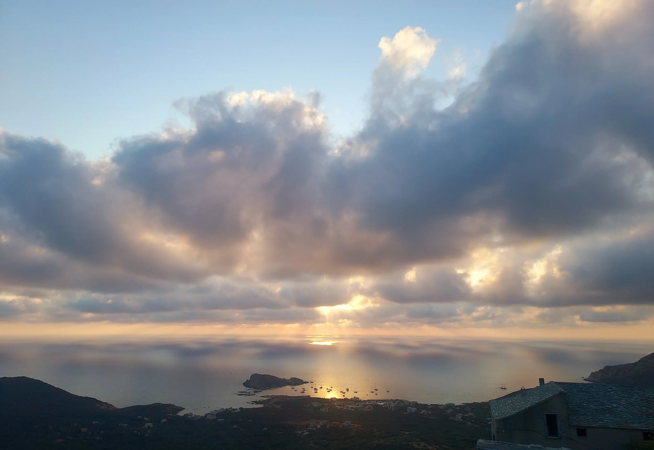 Comme suspendu en dehors du temps !