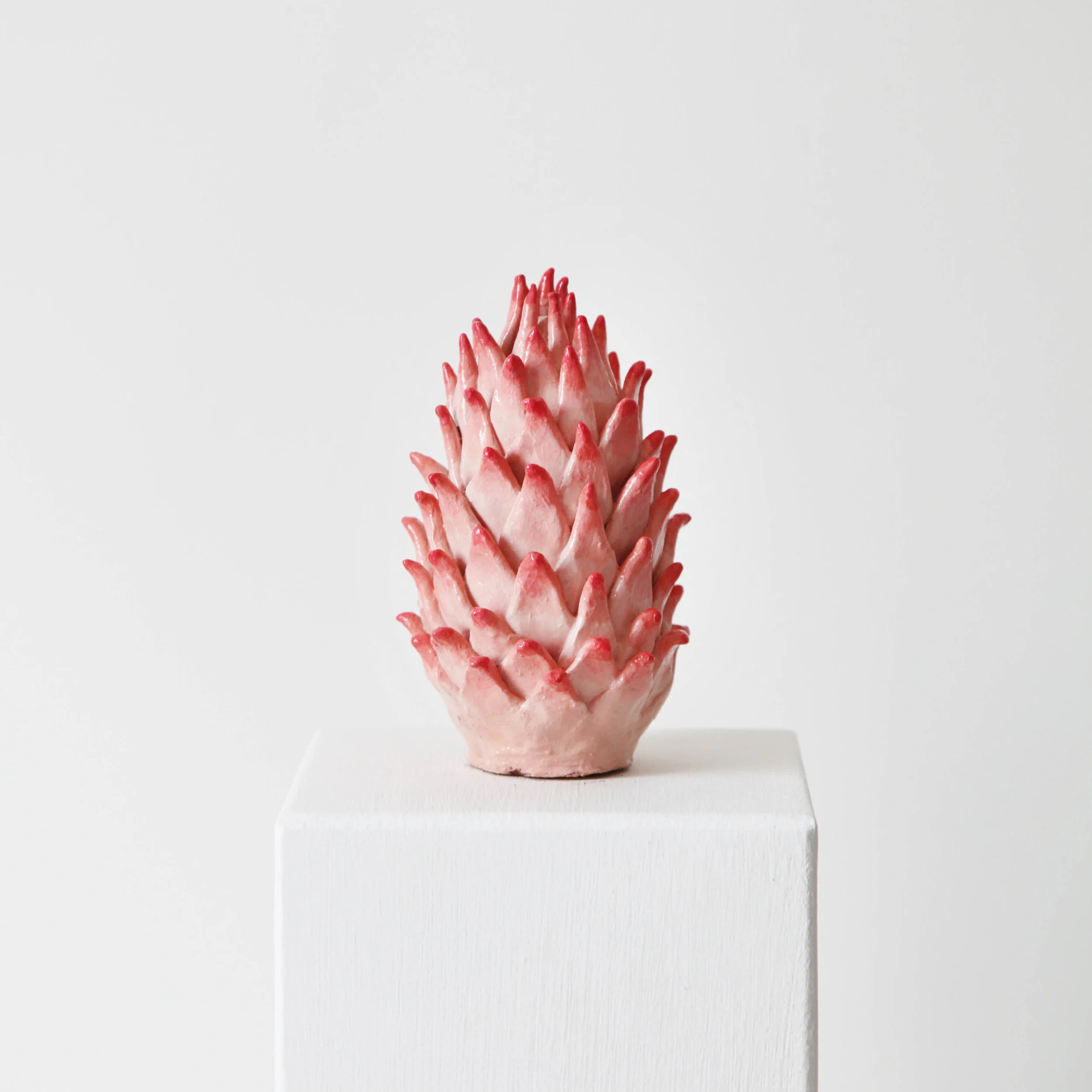 Bourgeon-chair , 2017, raw clay painted with acrylic, lacquered and varnished, 13×8x7,5cm