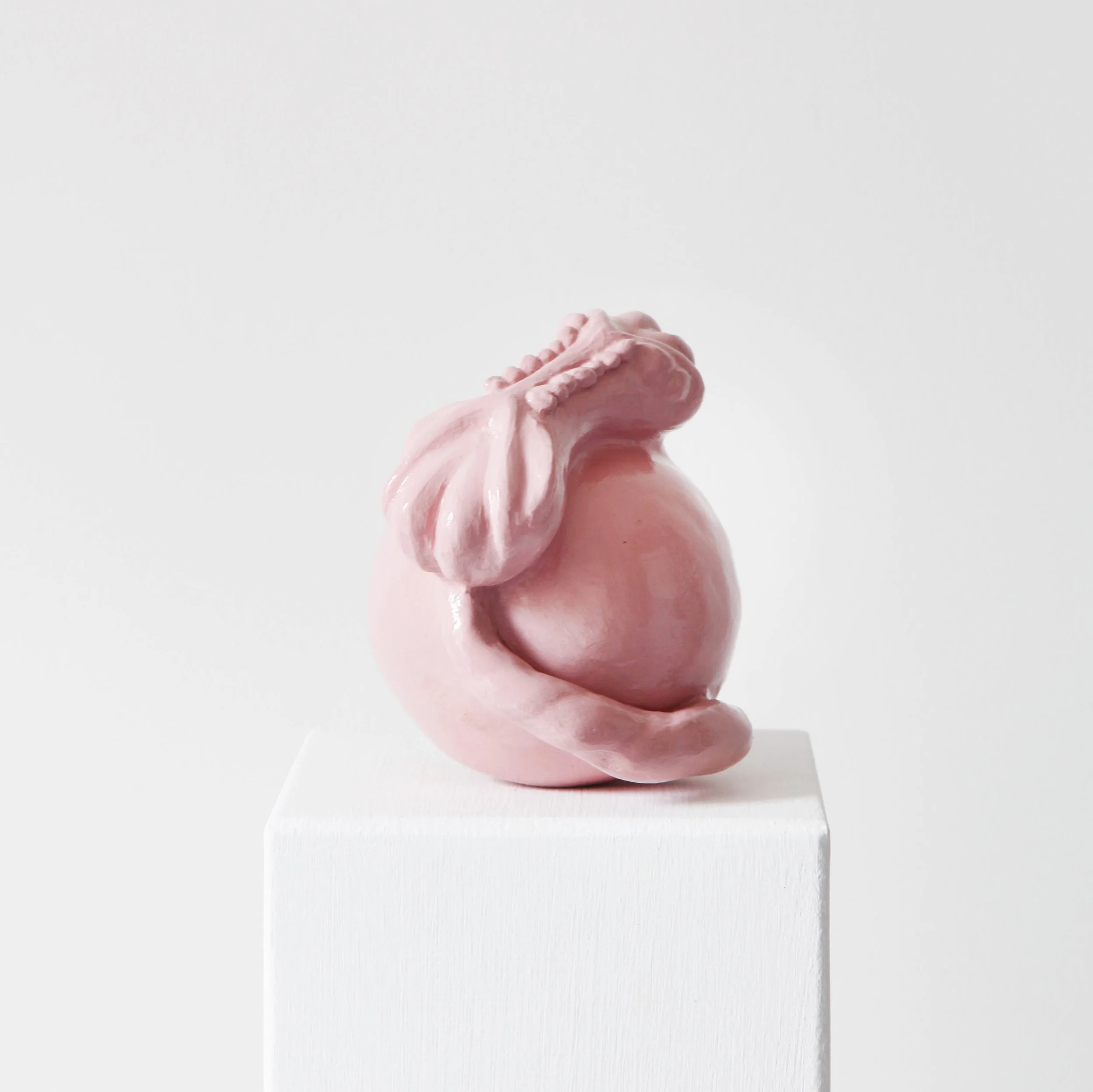 Embryon II , 2017, raw clay painted with acrylic, lacquered and varnished, 11x11,4x9,3cm