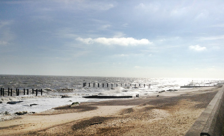 Beach and sea along the seawall at Lowestoft.jpg