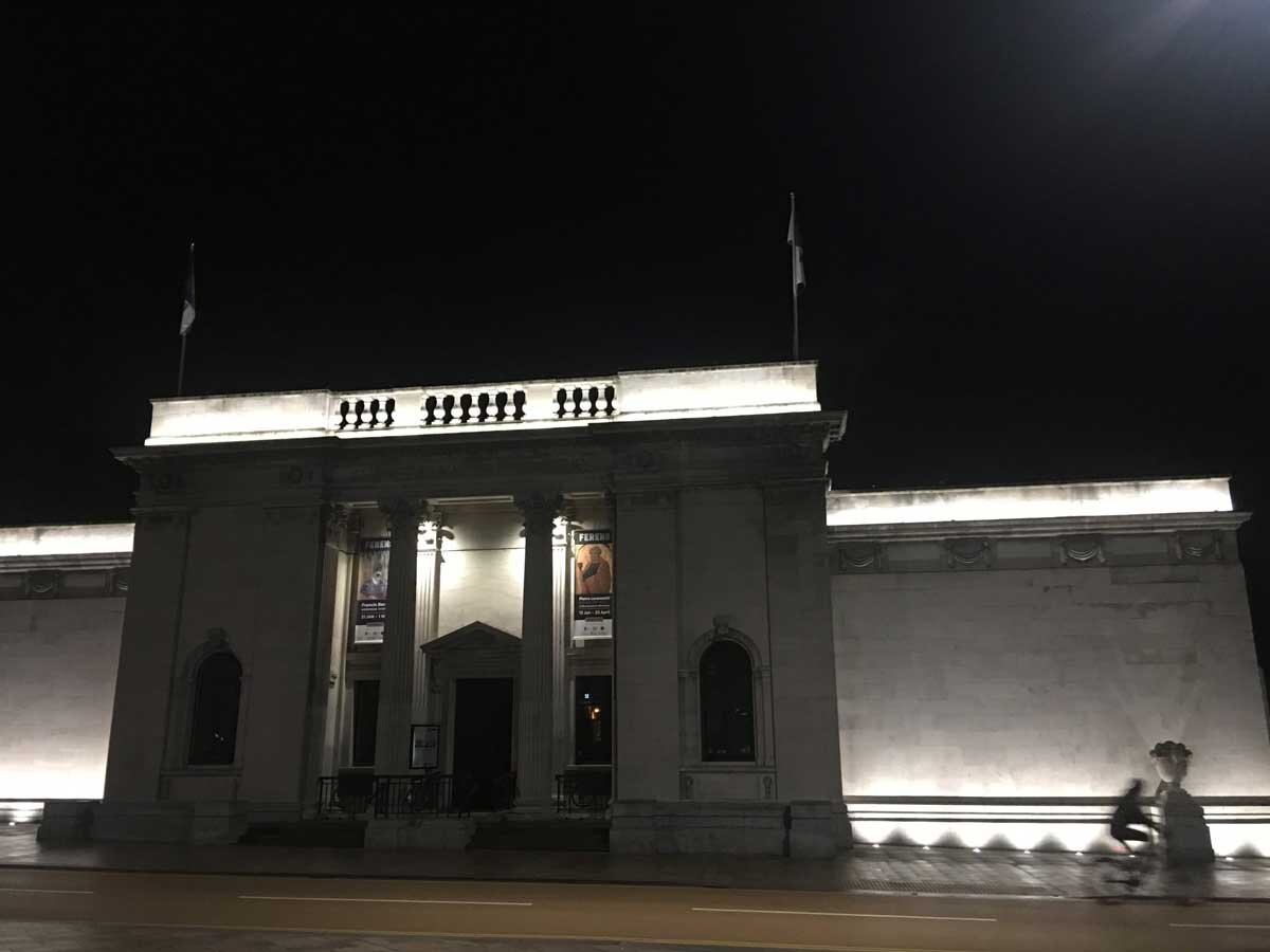 Ferens Art Gallery in Hull at night.jpg