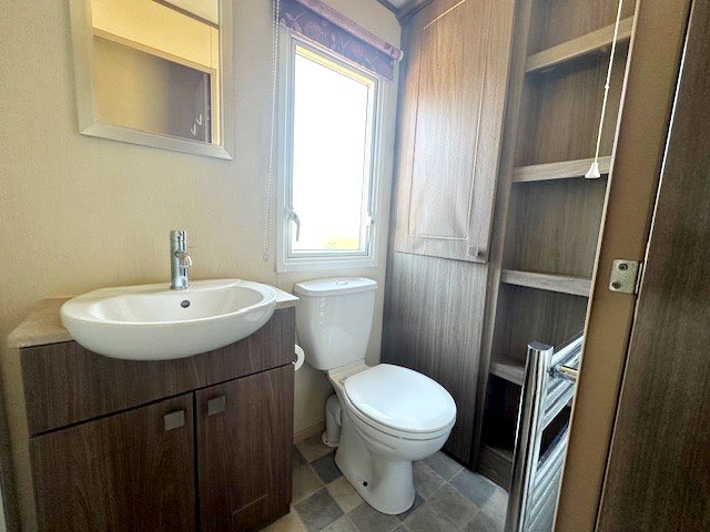 Toilet.jpg