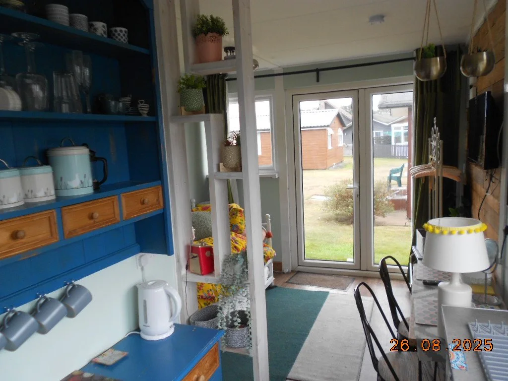 148A SHV - View from kitchen to door.JPG