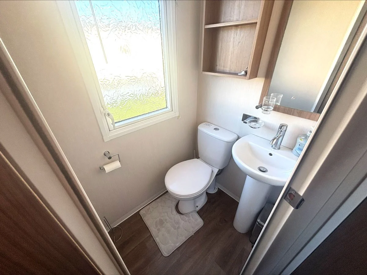 Toilet.jpg