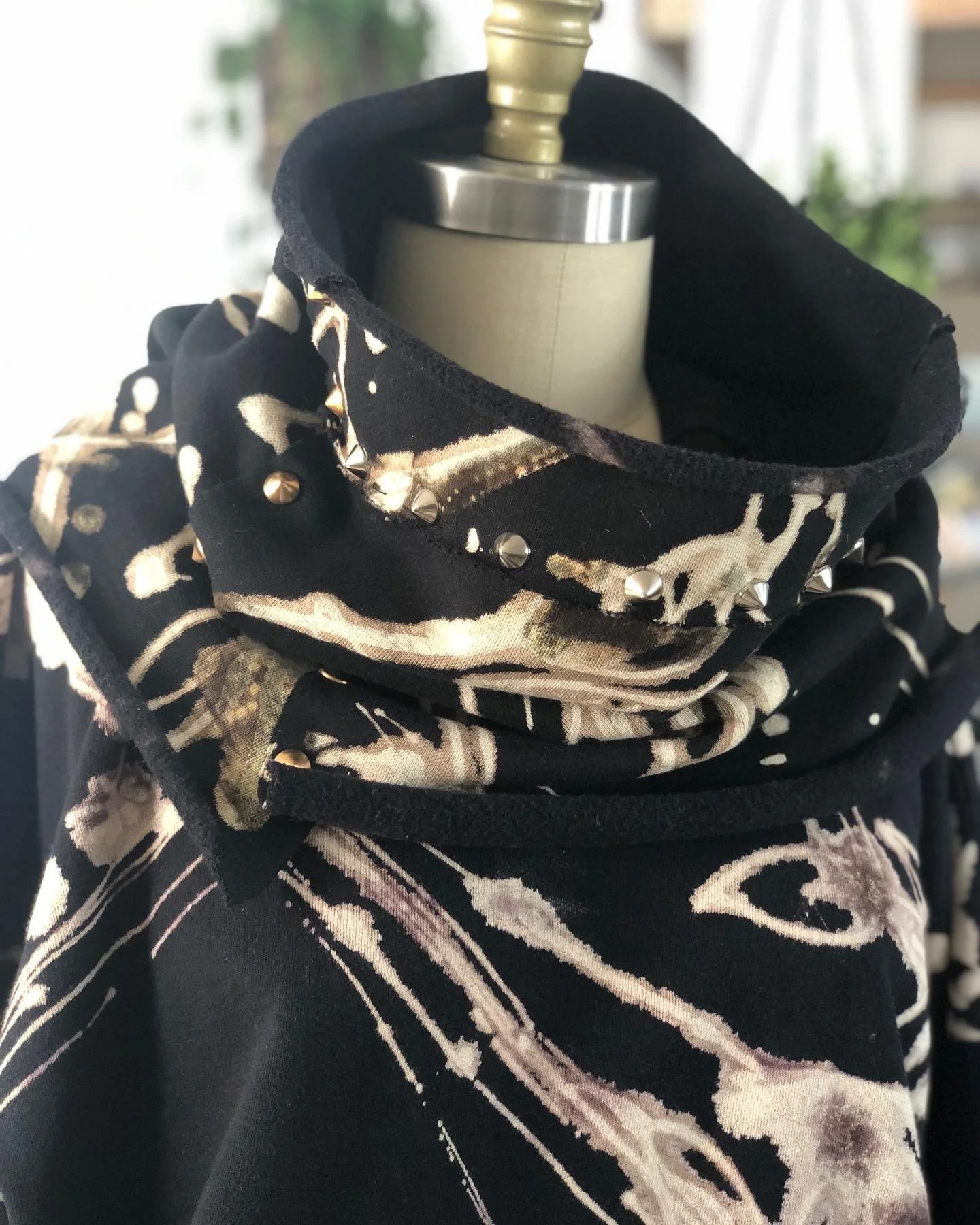 sweatshirt + neck warmer