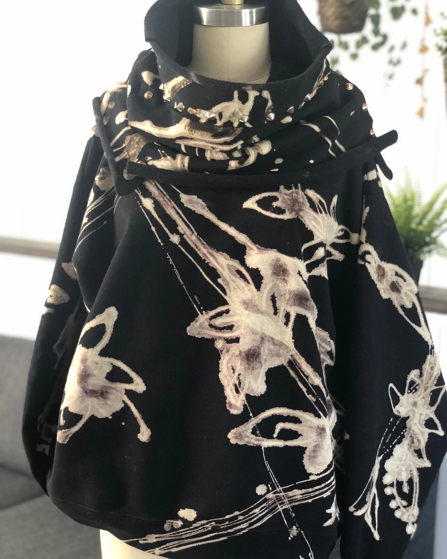 sweatshirt + neck warmer 
