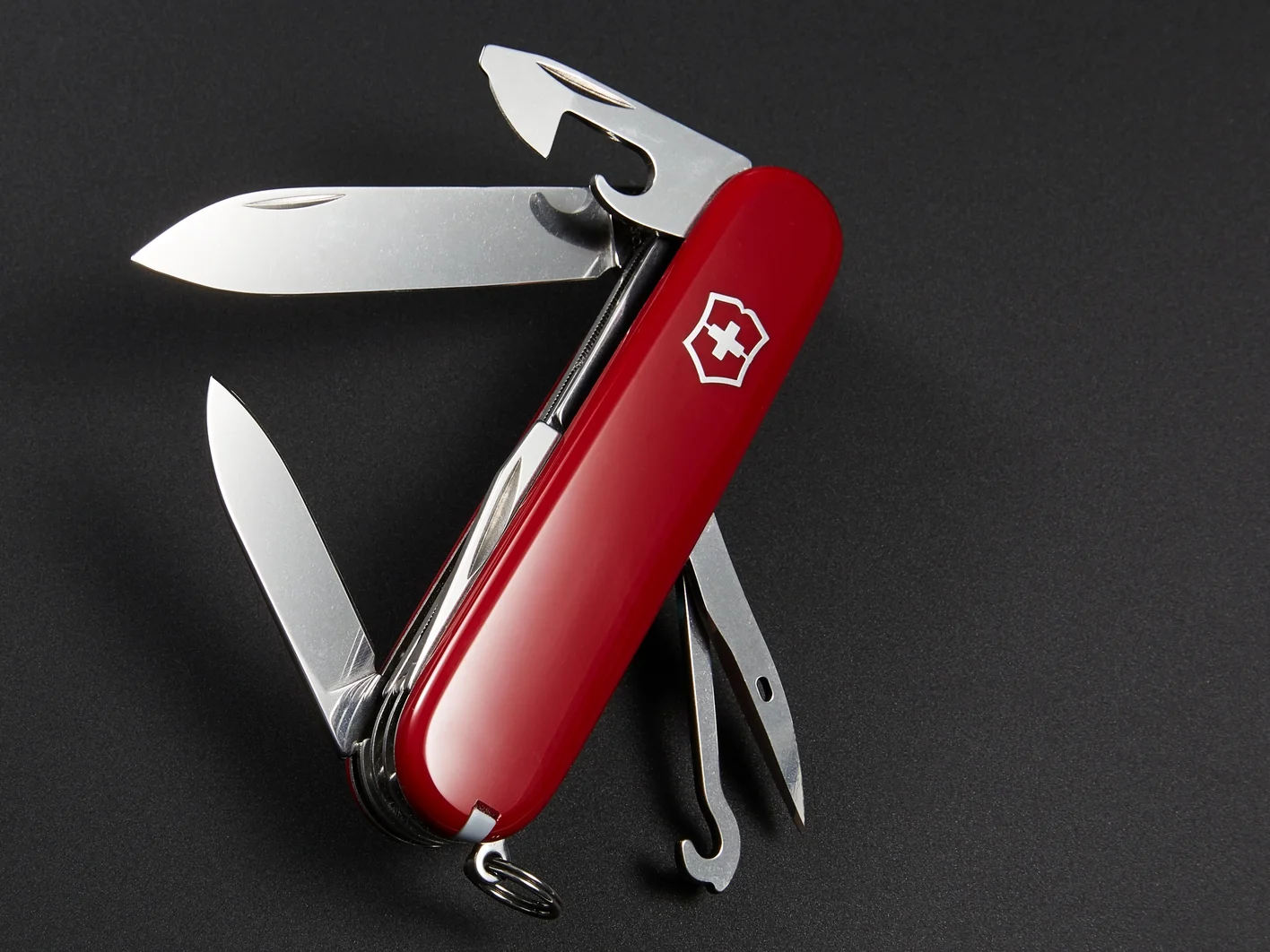 Fathers_Day_MACC_Victorinox_1107675821_Editorial_287_CANOPENERTIPANDBASE.jpg