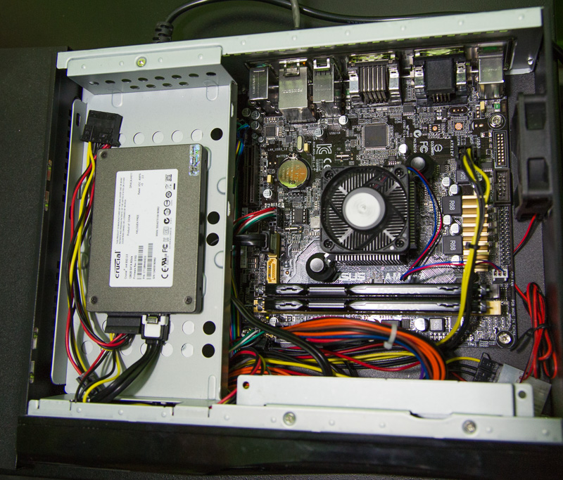 Cords are easy to keep out of the way, there is hardly anything in here!