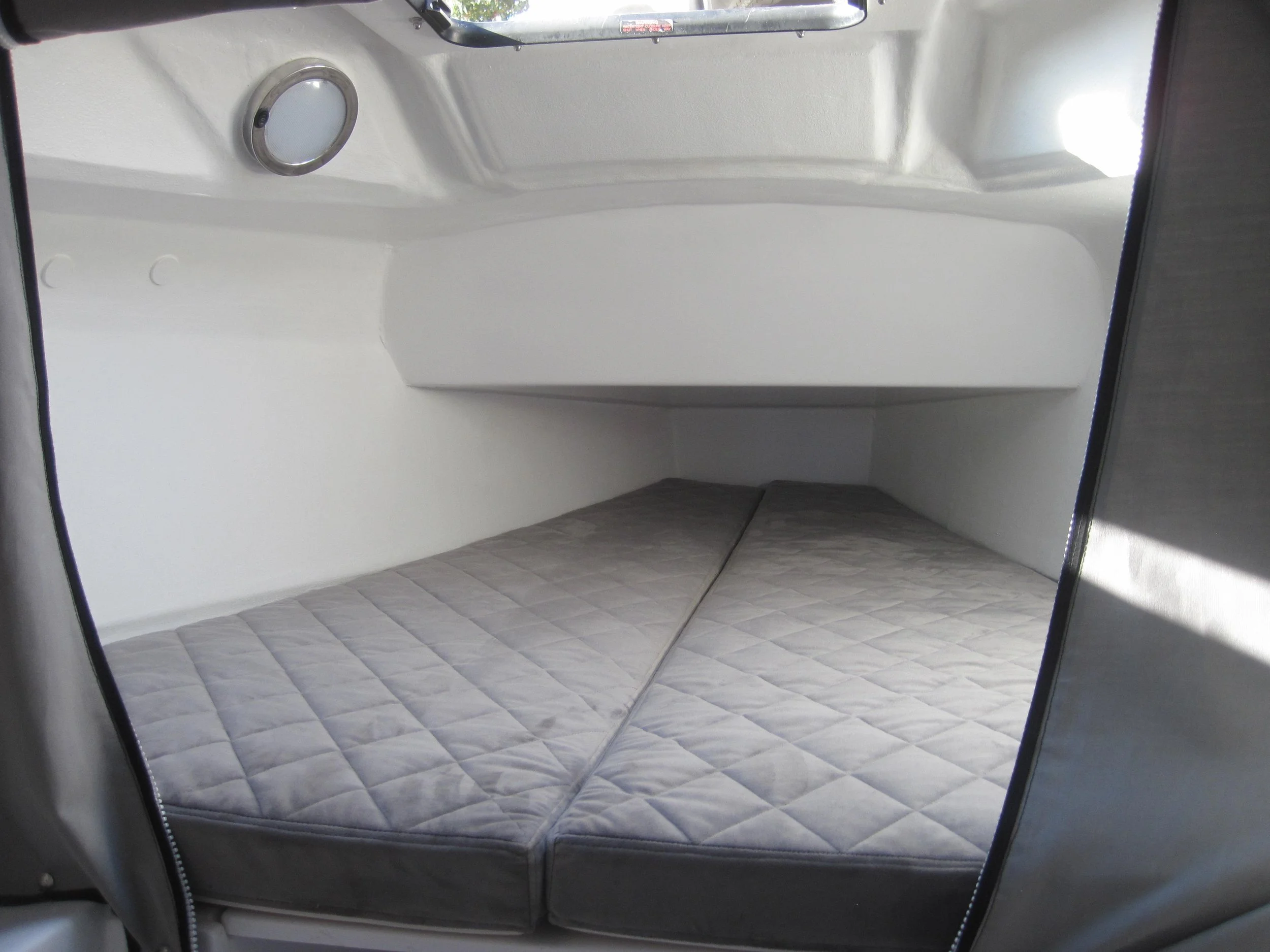 V-Berth w_cushions.jpg