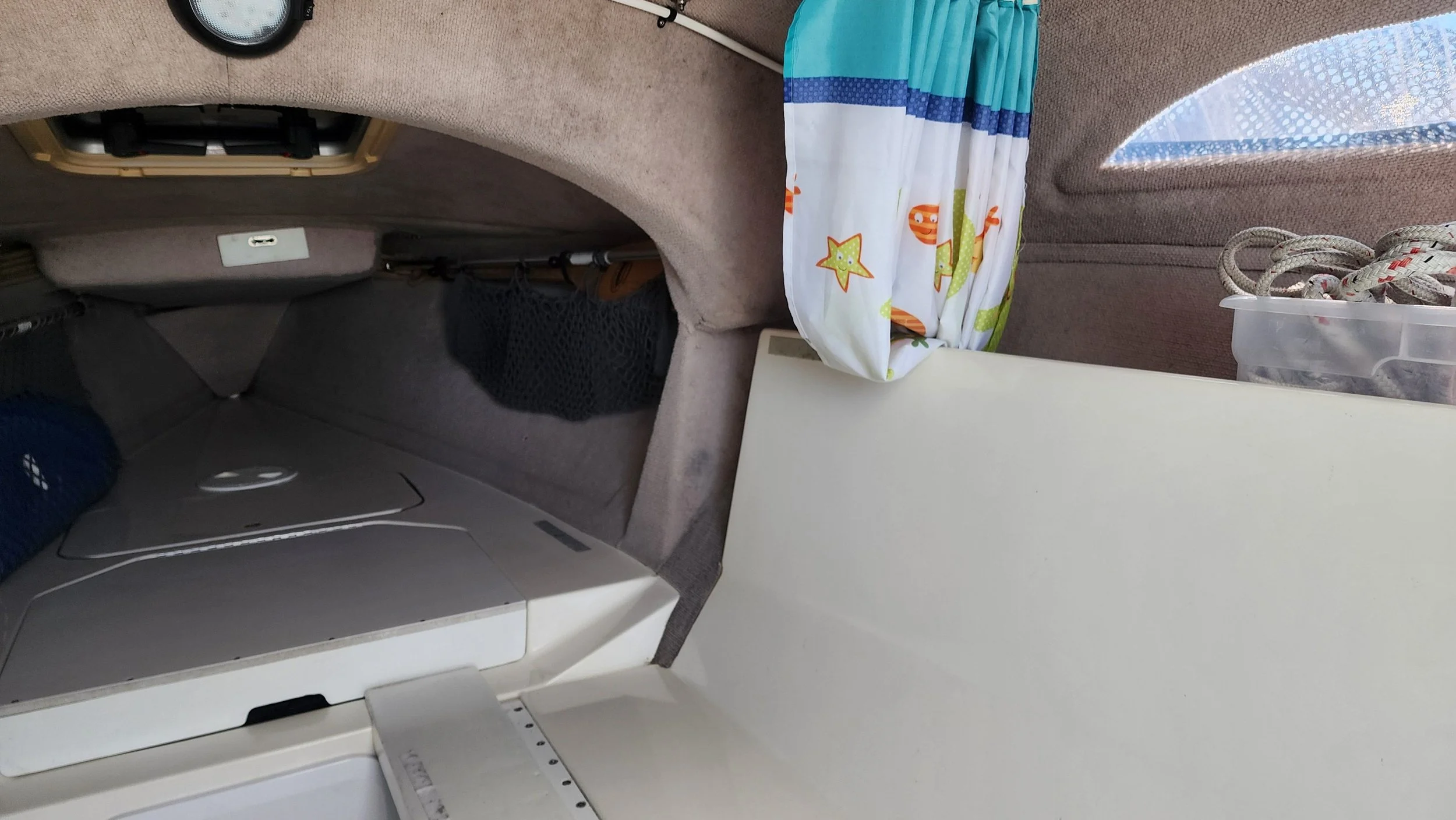 J24 starboard bench and V berth.jpg