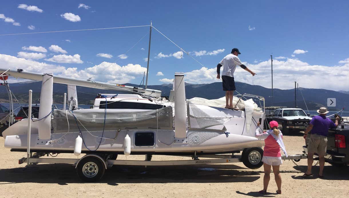 Lowering and raising the mast on a Corsair 760