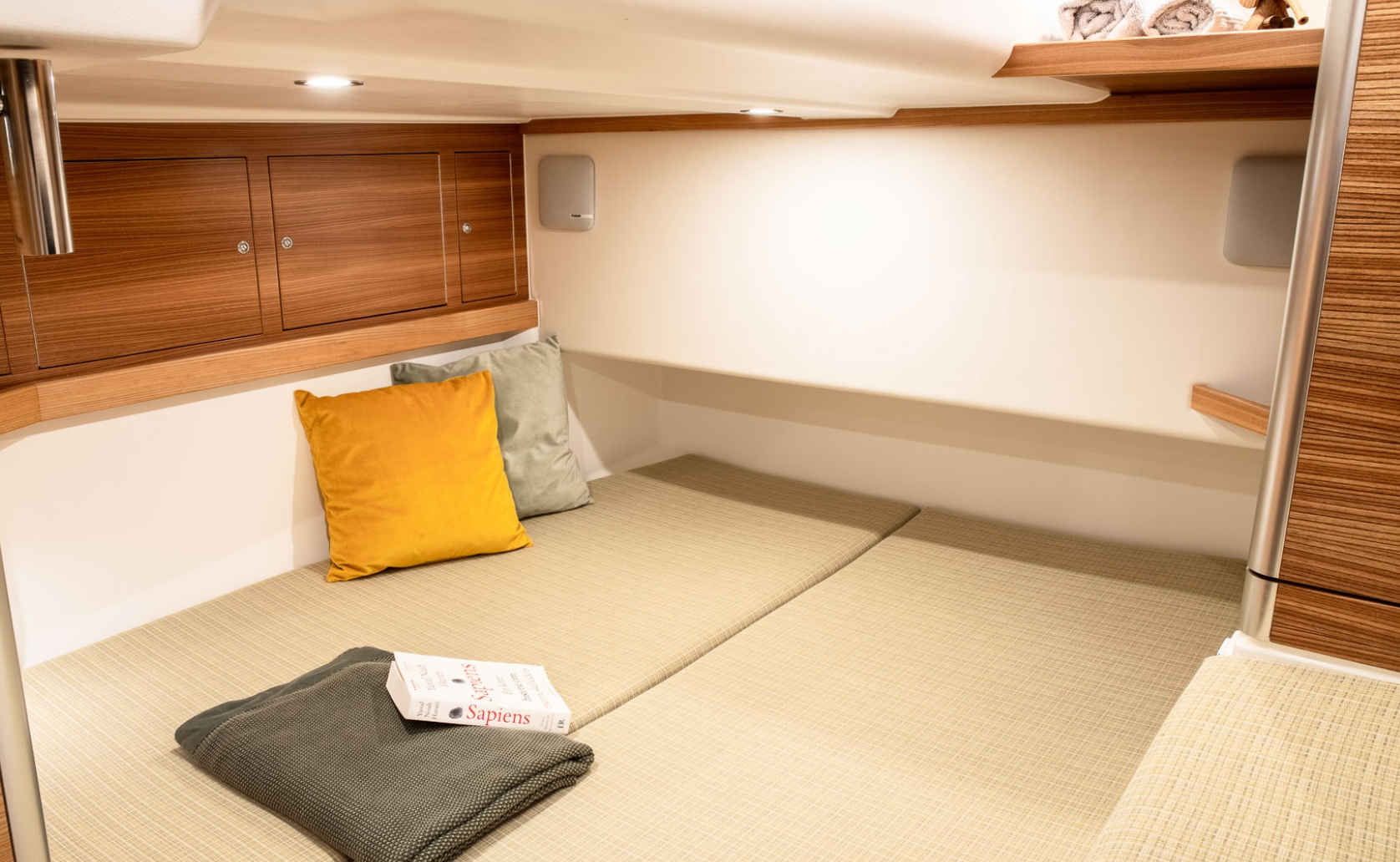 Dragonfly 40 Interior