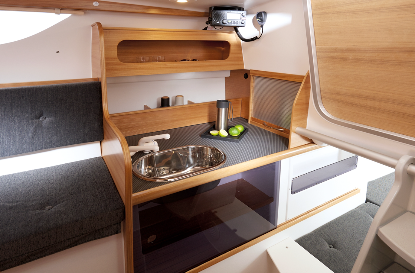 Dragonfly 28 Interior