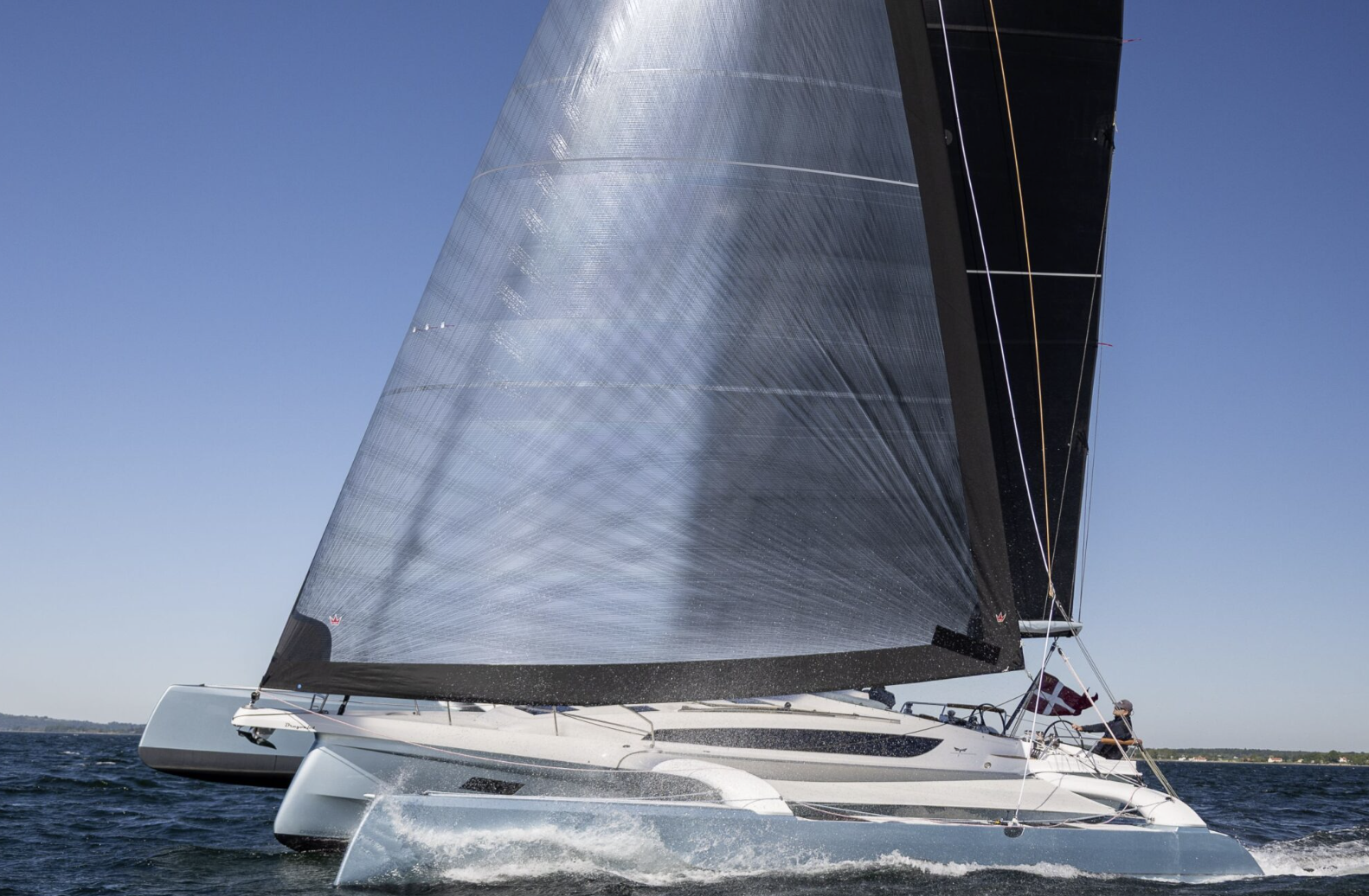 Dragonfly 36 Performance Cruiser.png