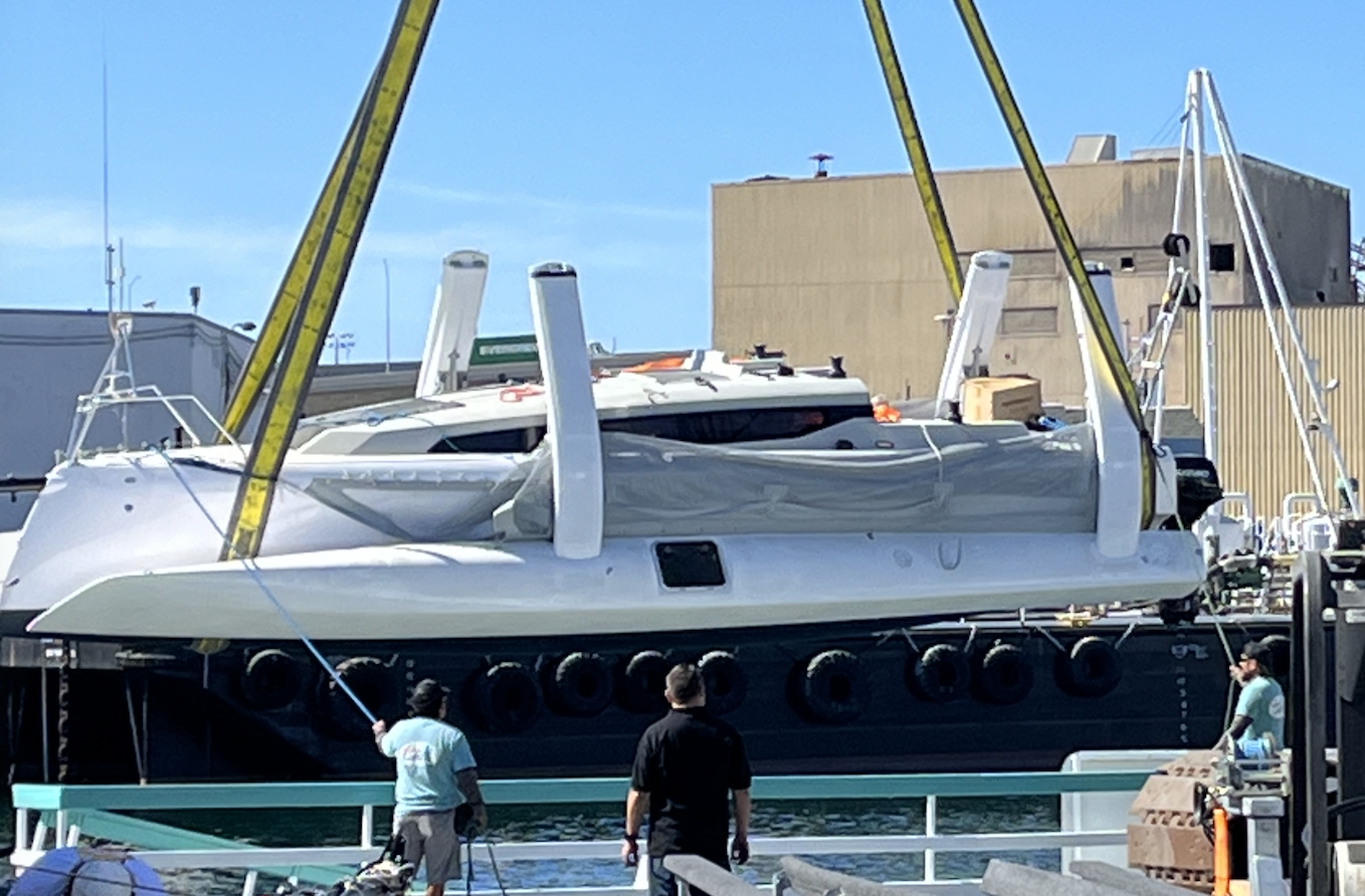 Corsair 880 getting ready to place in the water