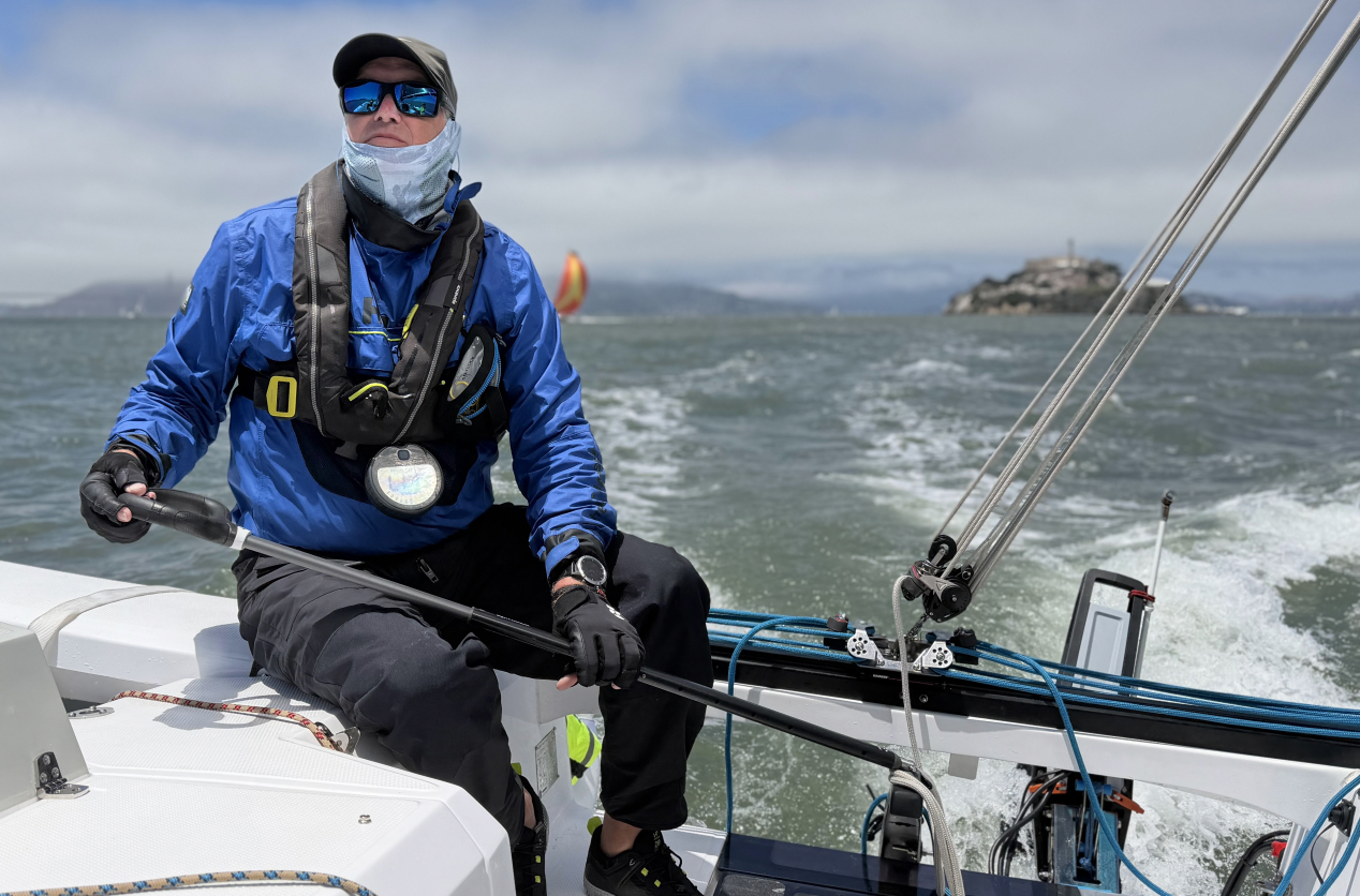 Richard Sailing away from Alcatraz.png