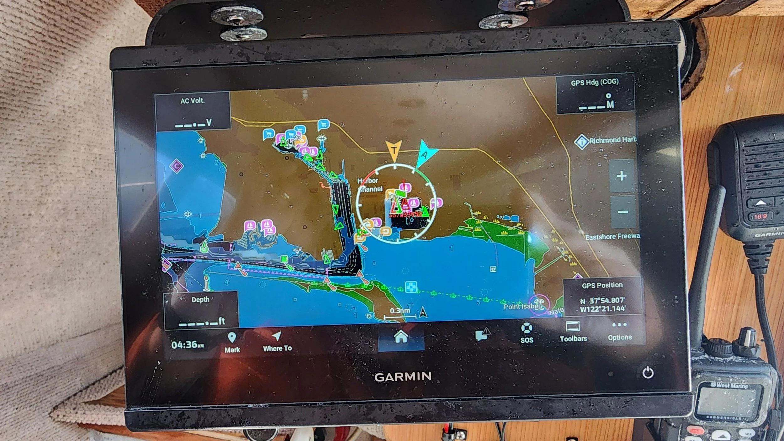 F24 Garmin GPSMap 943 chart plotter.jpg