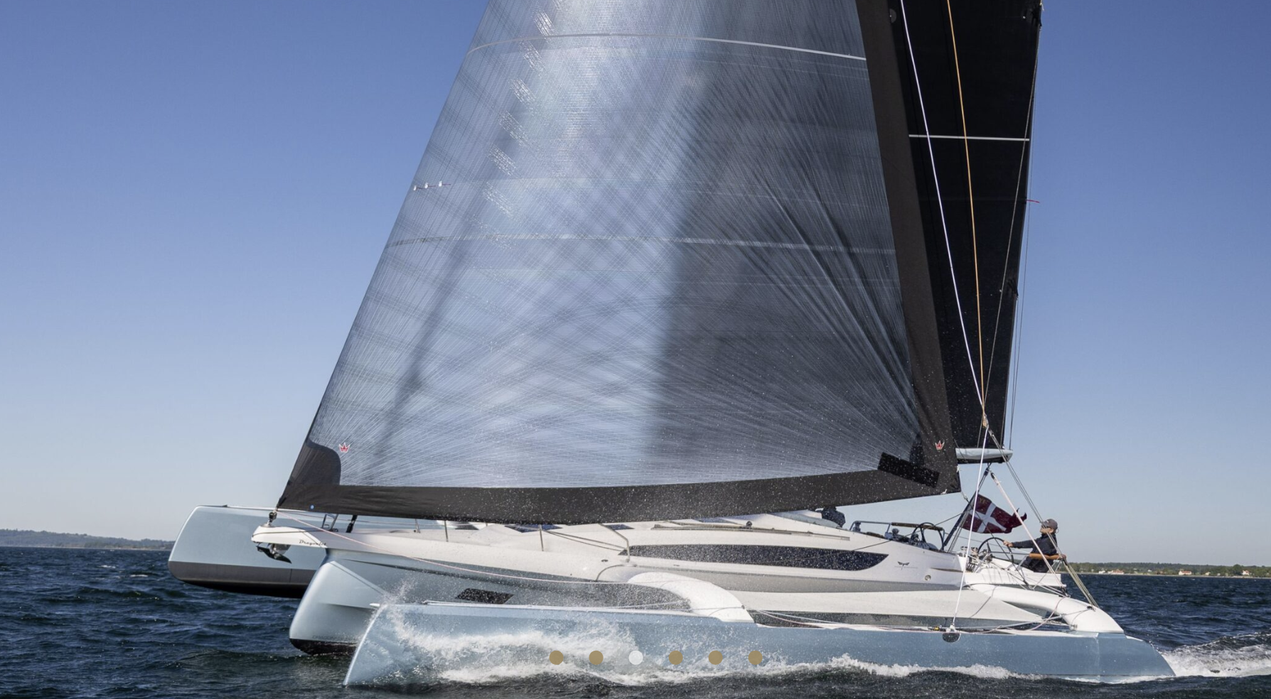 Dragonfly 36 Performance Cruiser