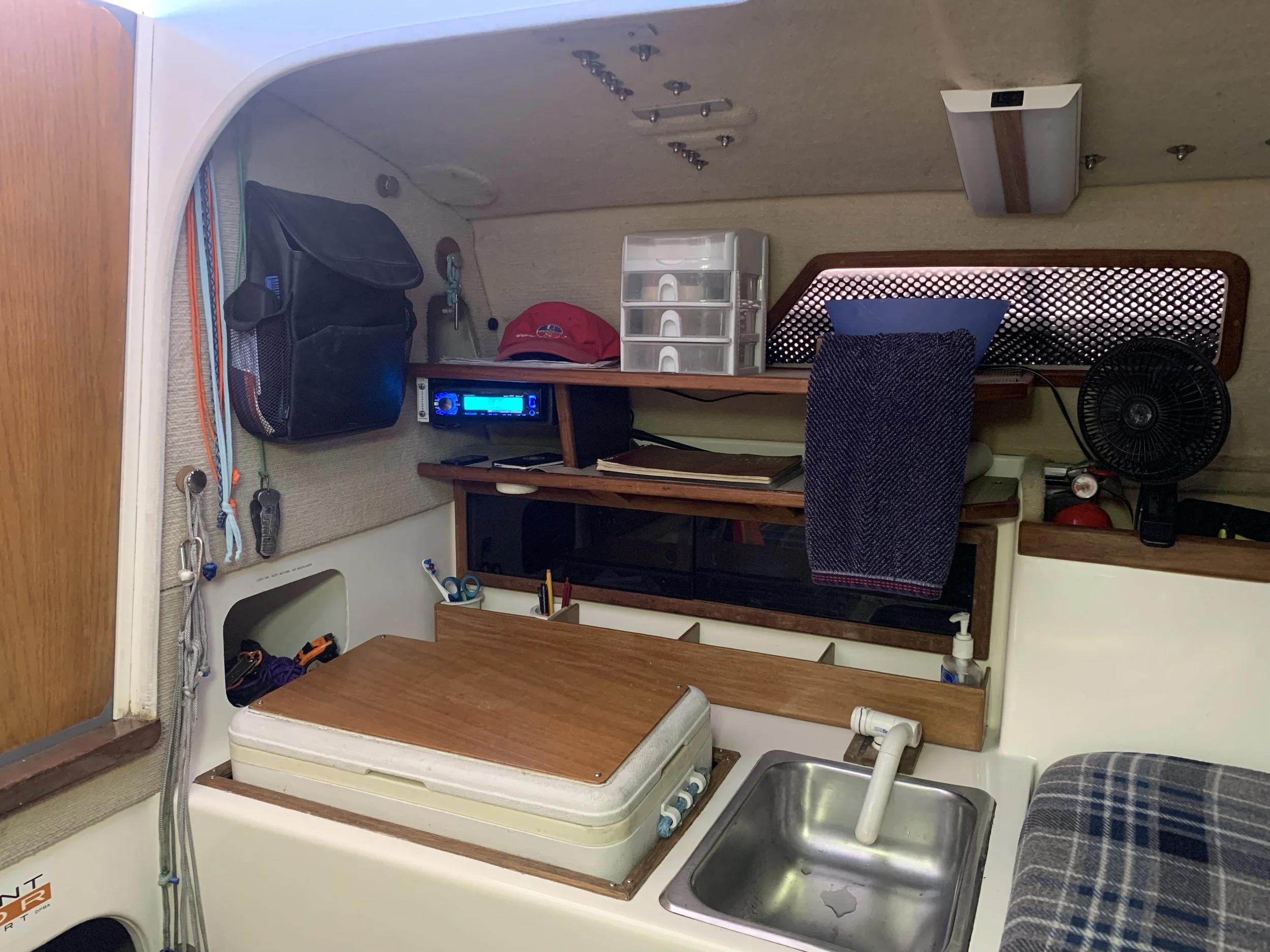 2001 Corsair 31 UC PORT GALLEY.JPEG