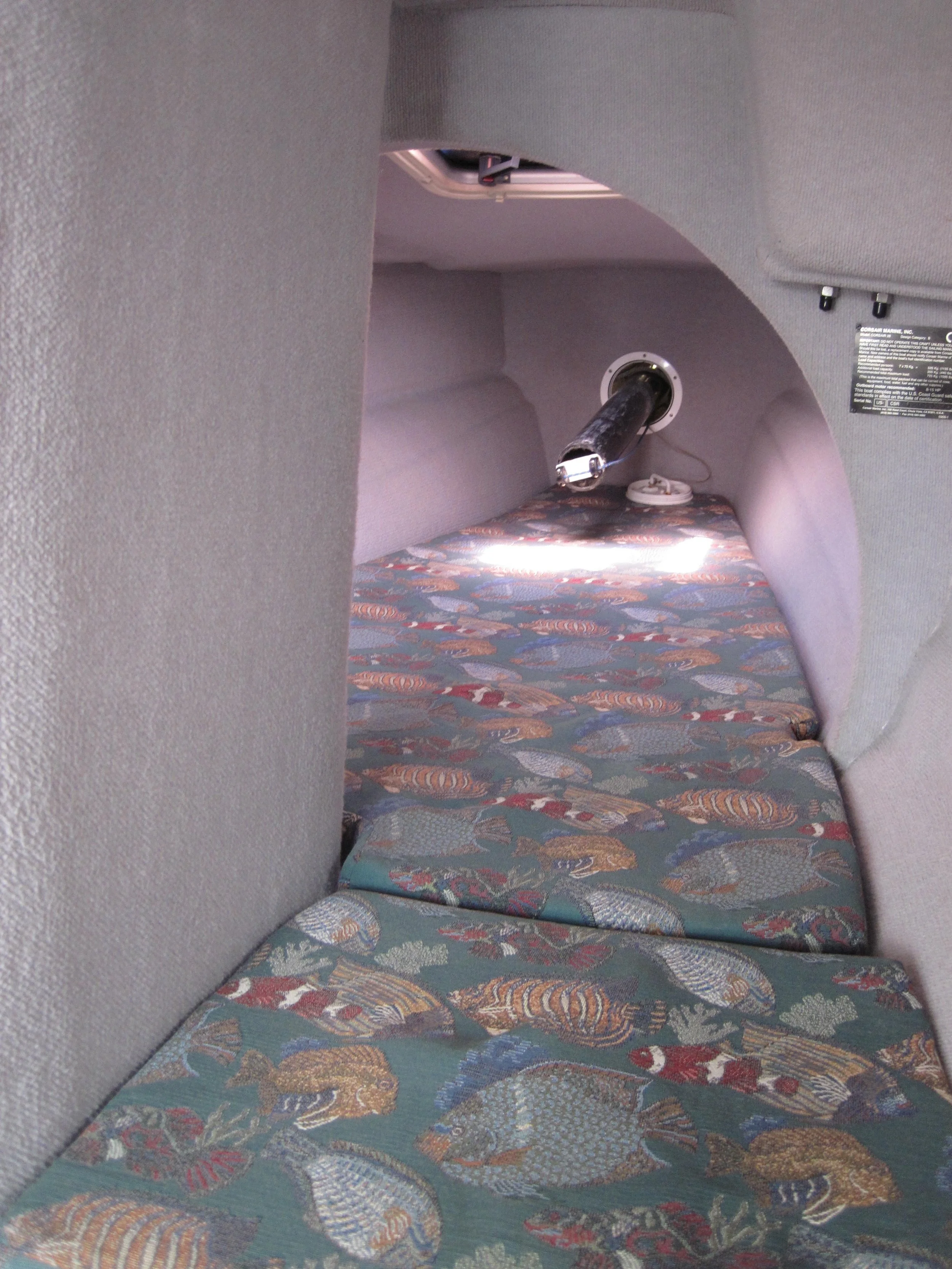 19Trident V-berth.jpg