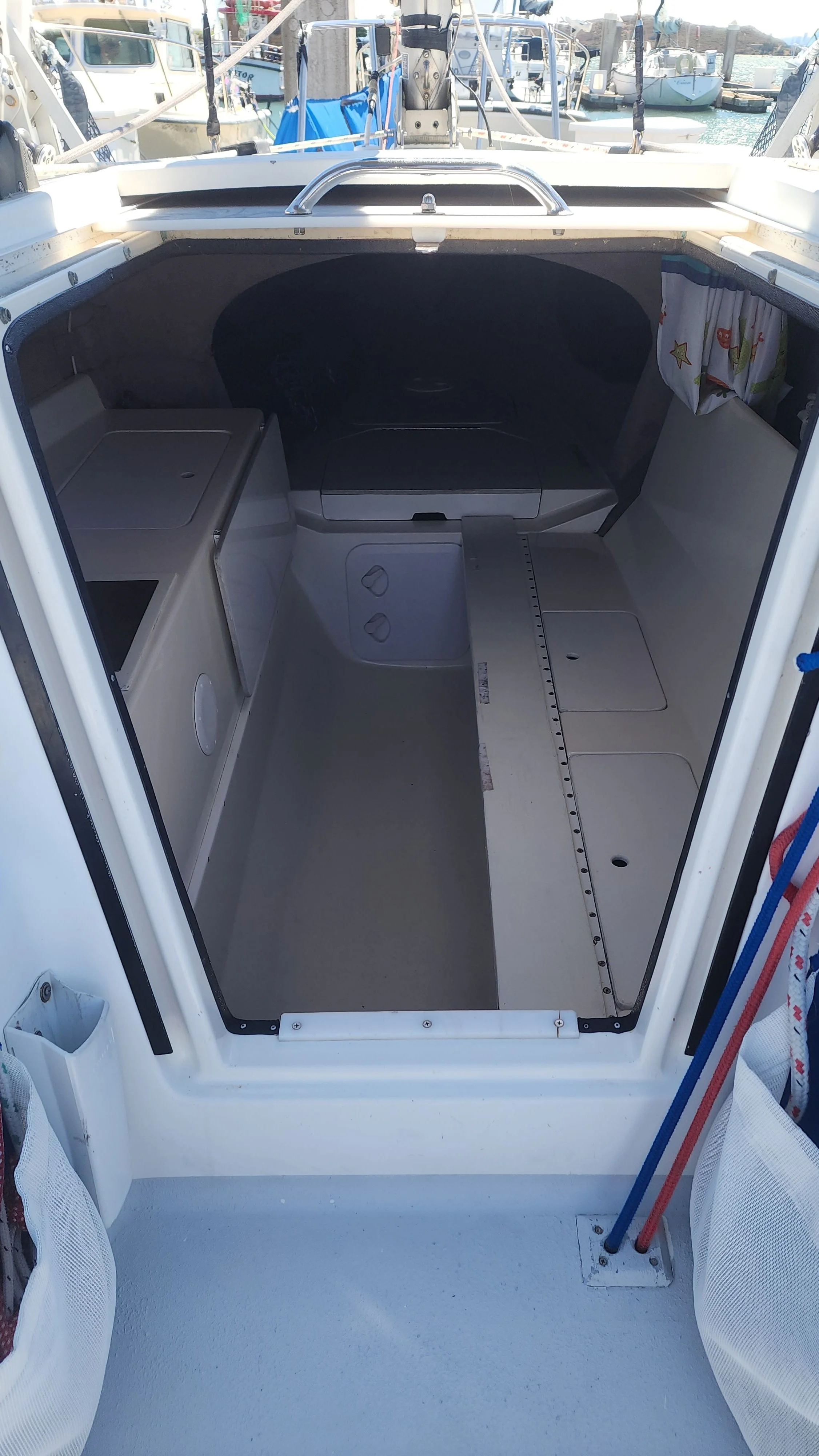 F24 Interior from companionway.jpg