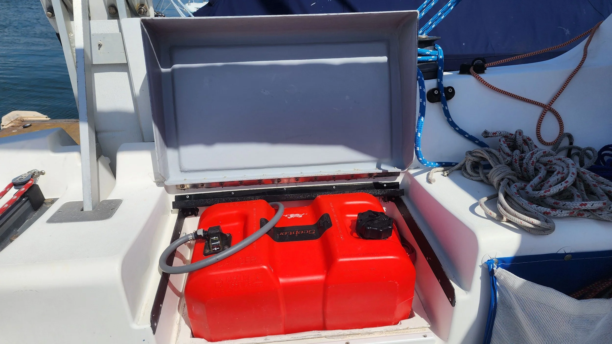 F24 Fuel tank and locker.jpg
