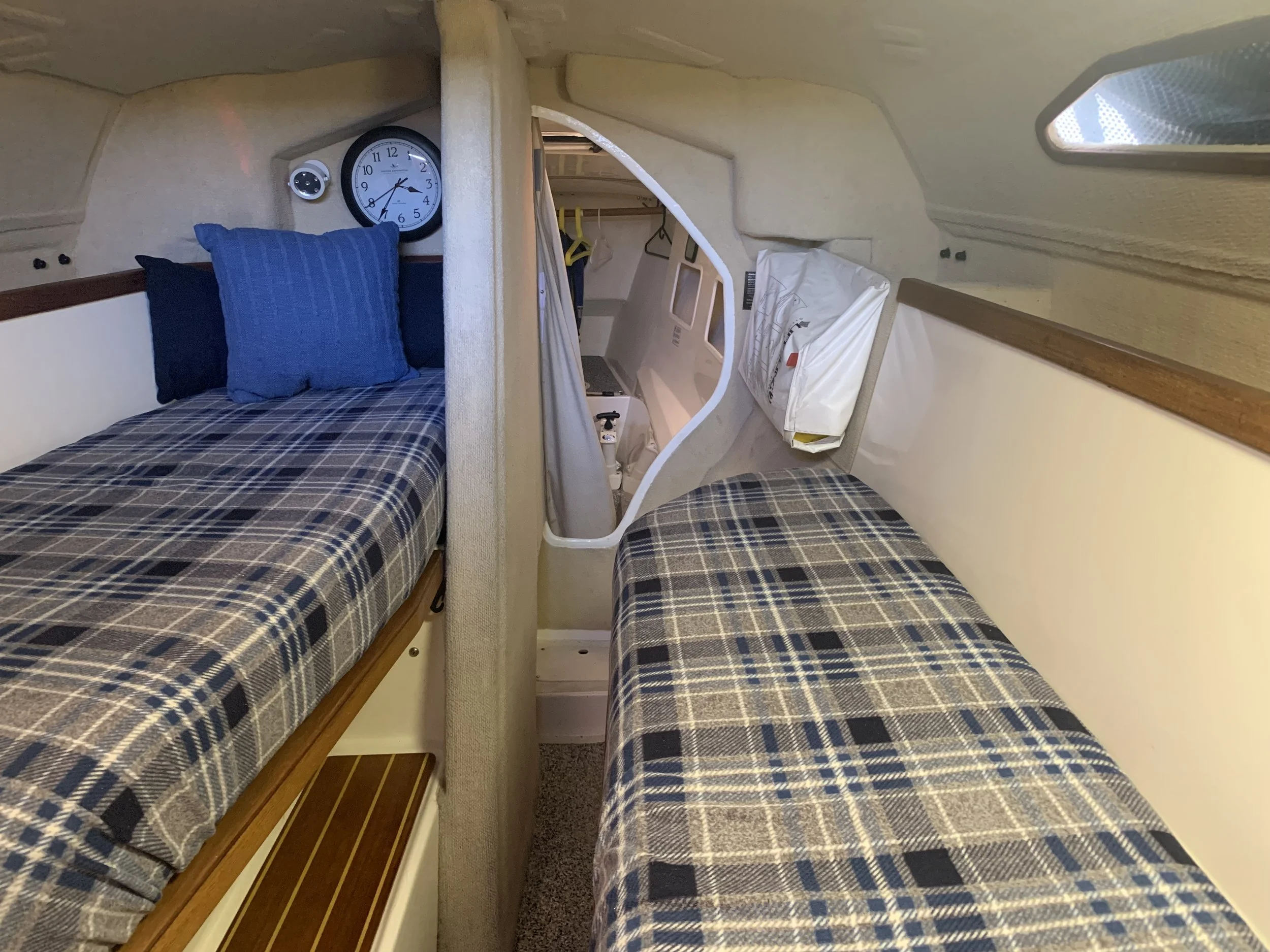 2001 Corsair 31 UC PORT STB BUNKS.JPEG