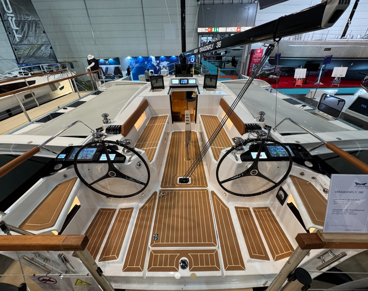 With expansive deck space, sleek lines, and premium materials, Dragonfly sets itself apart in its class with the perfect blend of high quality, performance and comfort.